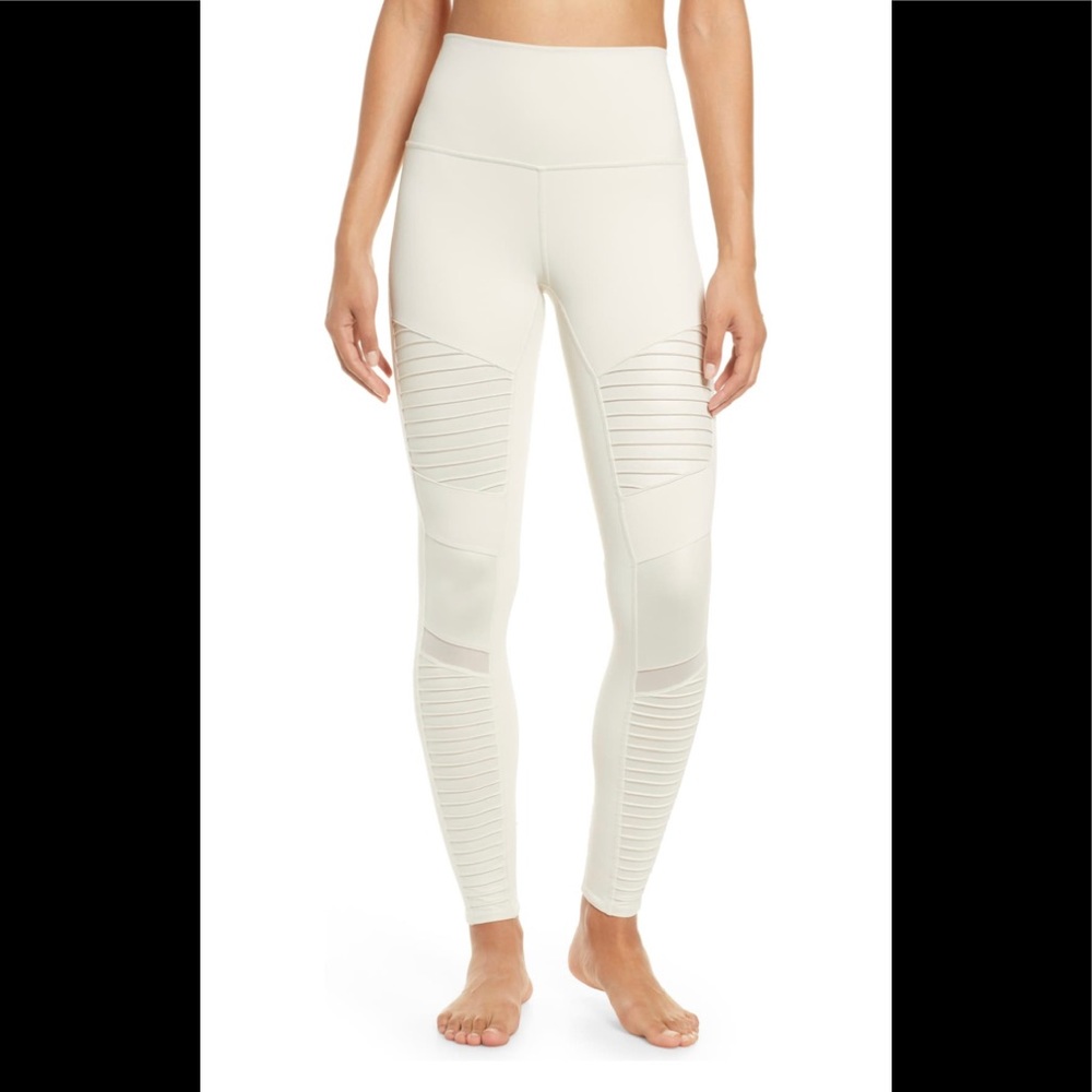 ✨NWOT Alo Moto Legging in Bone✨